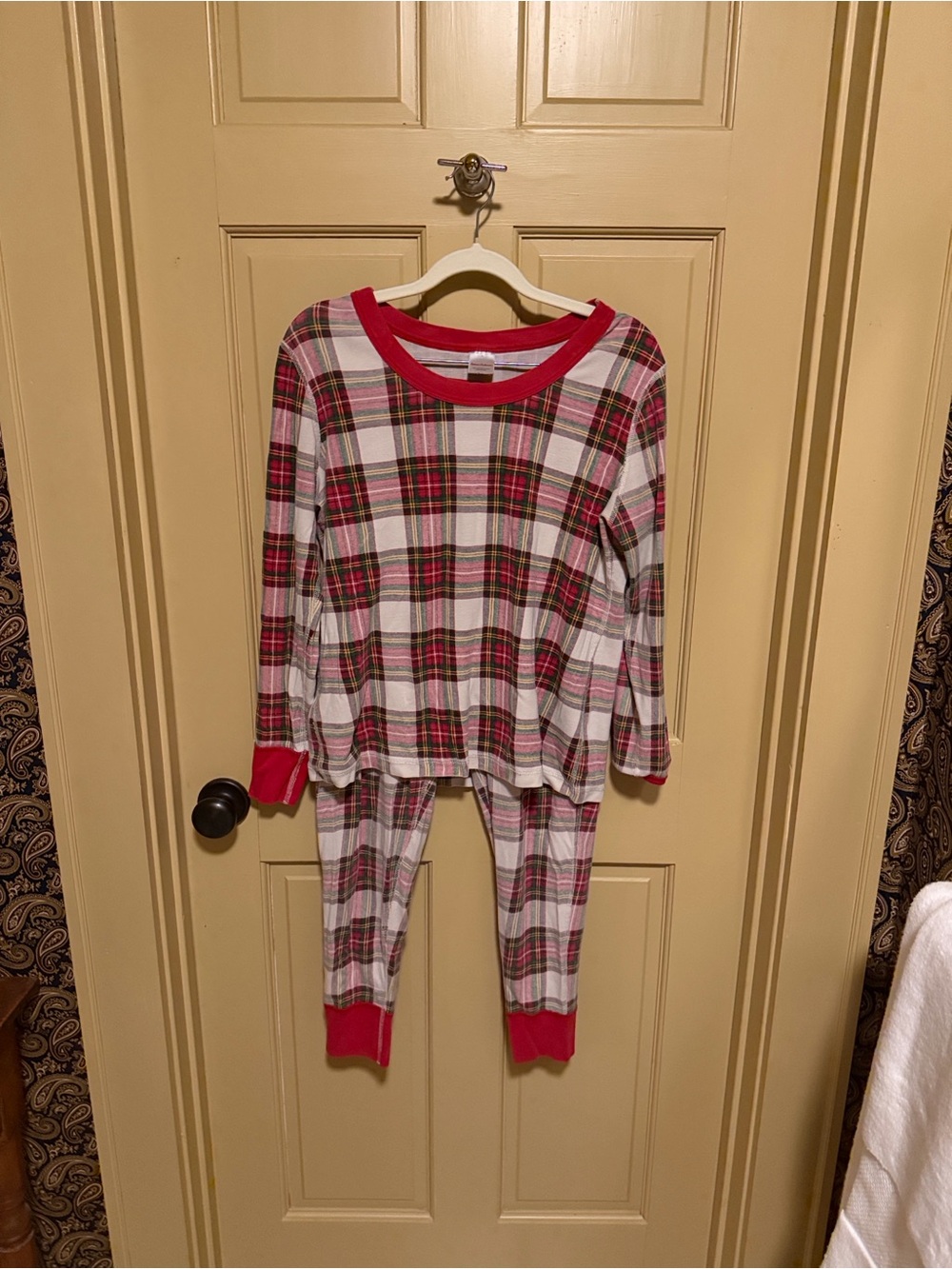 Hanna Andersson Red and White Plaid Long-Sleeve Pajama Set with Green Accents
